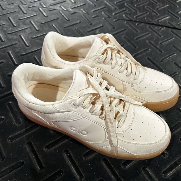 ALO Recovery Mode Limited Edition Clay Unisex Shoes - Picture 13 of 14